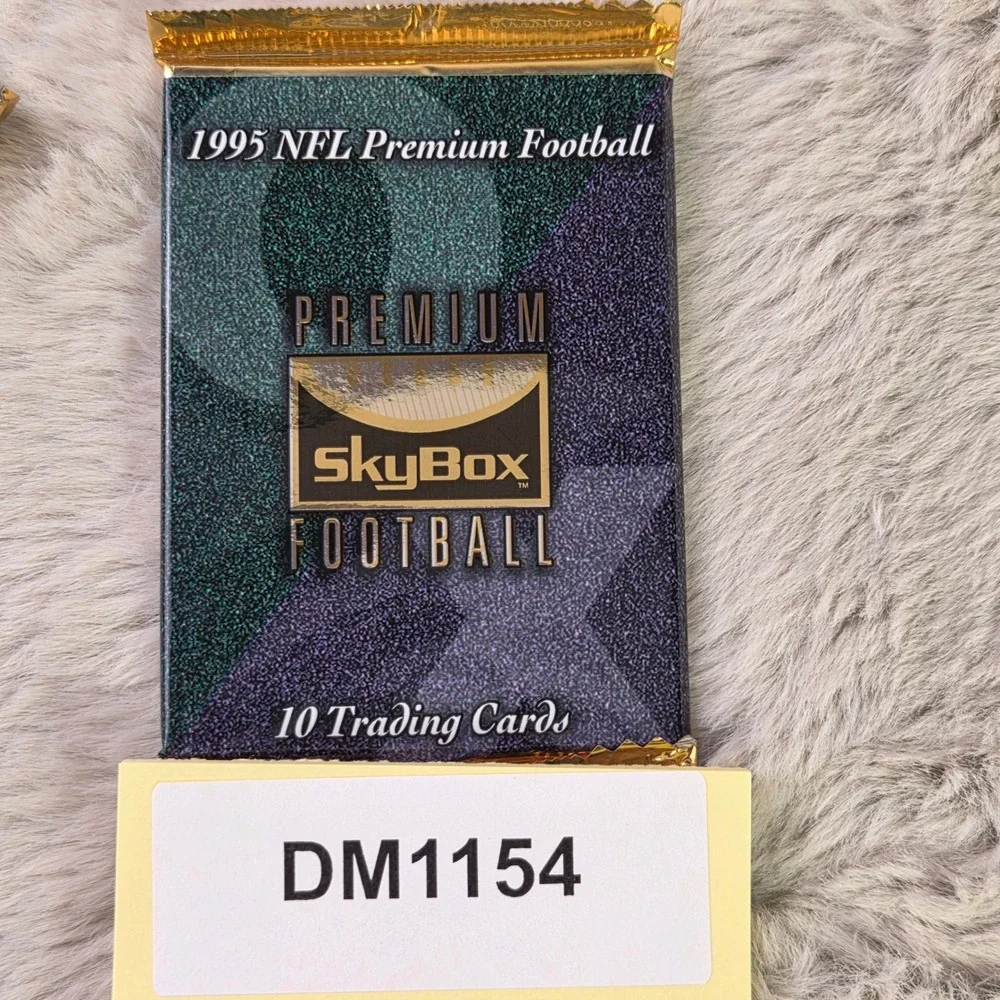 1995 SkyBox Premium NFL Football Sealed Pack 10 Trading Cards Vintage Hobby Rip